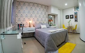 Espaço confortável com dois quartos na praça da Matriz
